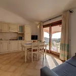 Cozy Flat With Shared Pool *