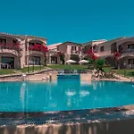 Cozy Flat With Shared Pool *