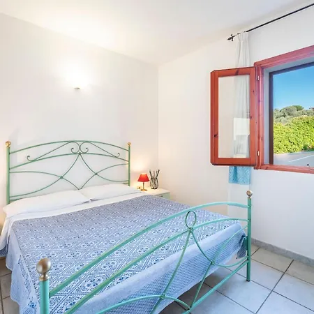 Cozy Flat With Shared Pool Badesi