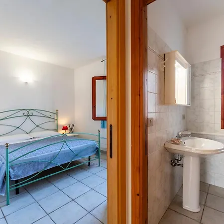 Cozy Flat With Shared Pool Badesi