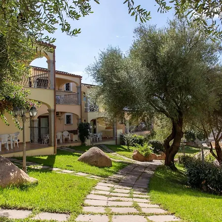 Cozy Flat With Shared Pool Apartman Badesi