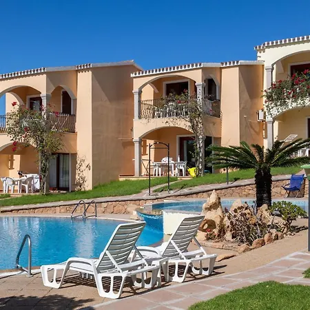 Cozy Flat With Shared Pool *