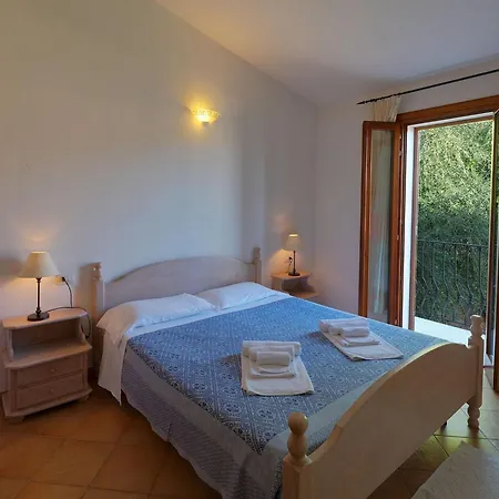 Cozy Flat With Shared Pool Lejlighed