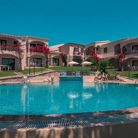 Cozy Flat With Shared Pool *